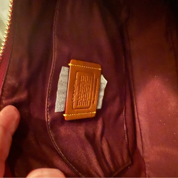 🩷Coach NWT Wine Color Leather Shoulder Bag with crossbody straps & Gold hardware - Picture 4 of 6